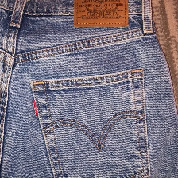 Levi’s Ribcage Straight Cropped - Picture 2 of 6